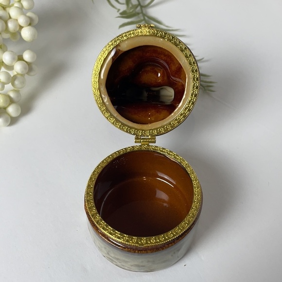 22. VINTAGE Ceramic Manger Scene Trinket Box/ Ornament - Picture 2 of 10